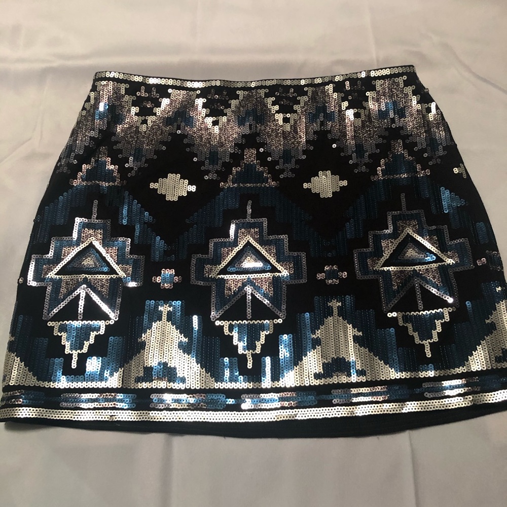 Express sequence mini skirt
